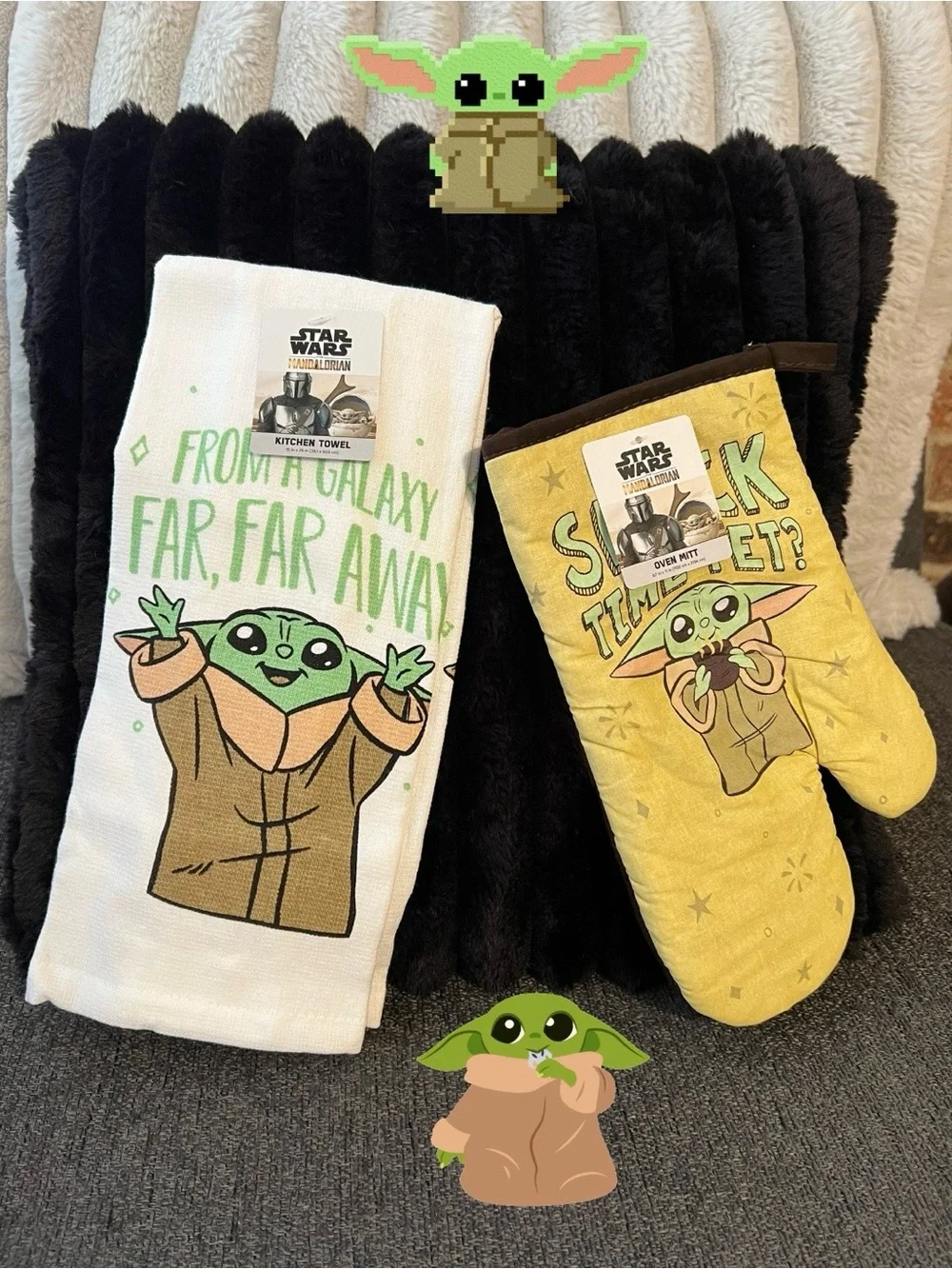 Star Wars Grogu Kitchen Towel and Oven Mitt Set - White & Yellow